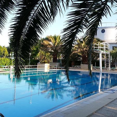 Hotel Cormoran Cattolica Exterior foto