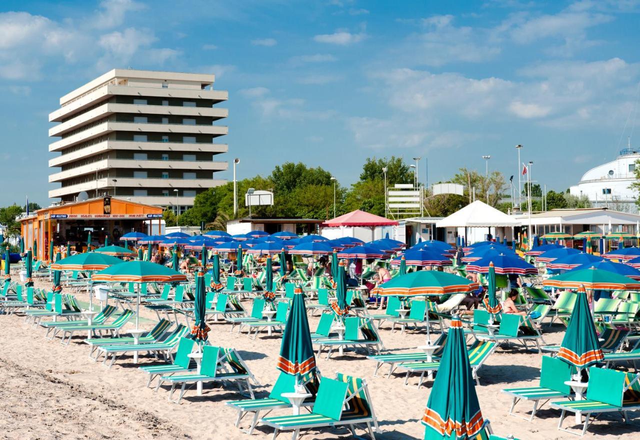 Hotel Cormoran Cattolica Exterior foto